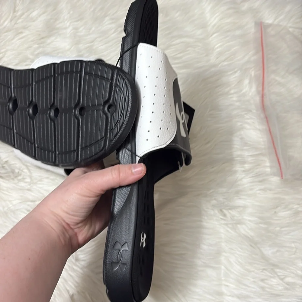 NEW In Packaging Under Armour Men’s Black And White Ignite Pro Slides Size 17